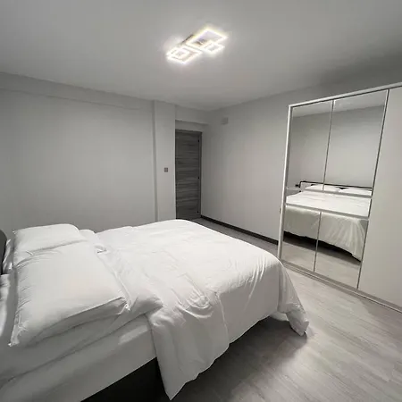 Cozy Side 2bd Apartment, 150m To The